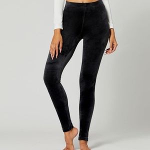 Design Lab black solid velvet pull on jeggins